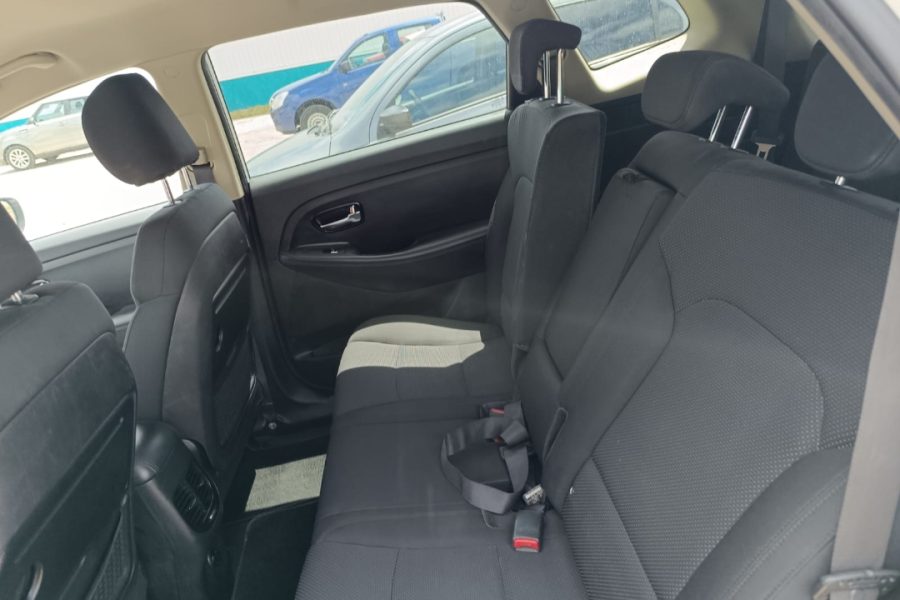 Kia Carens 7-Seater R78-58