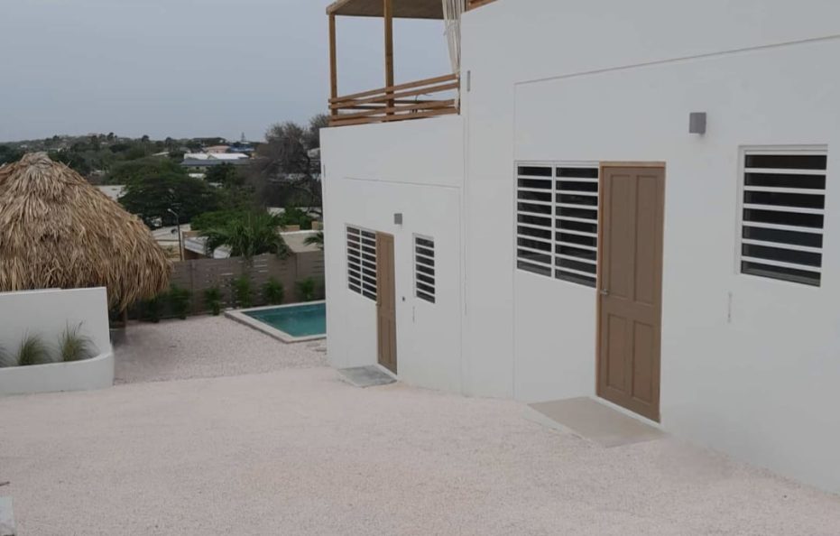 Cozy Poolside 2BR Apt in Saliña, near MAMBO BEACH