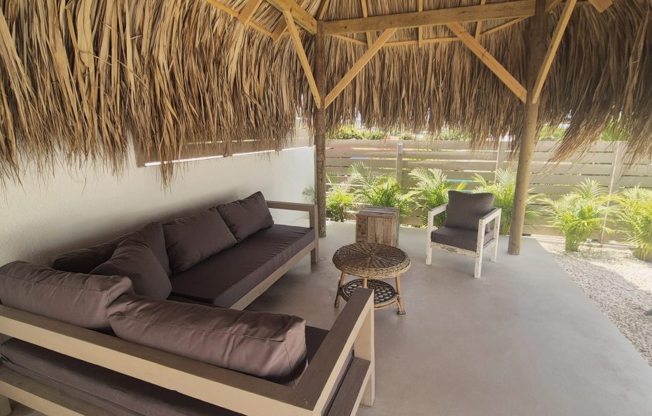 Cozy Poolside 2BR Apt in Saliña, near MAMBO BEACH