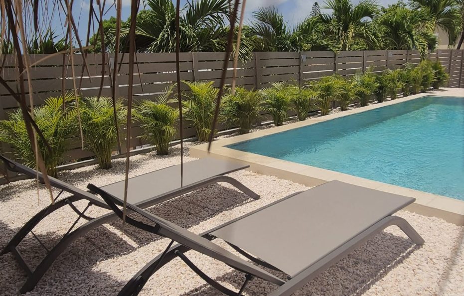 Cozy Poolside 2BR Apt in Saliña, near MAMBO BEACH