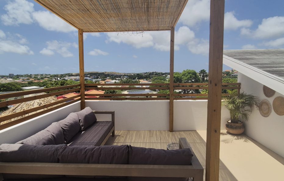 Cozy Poolside 2BR Apt in Saliña, near MAMBO BEACH
