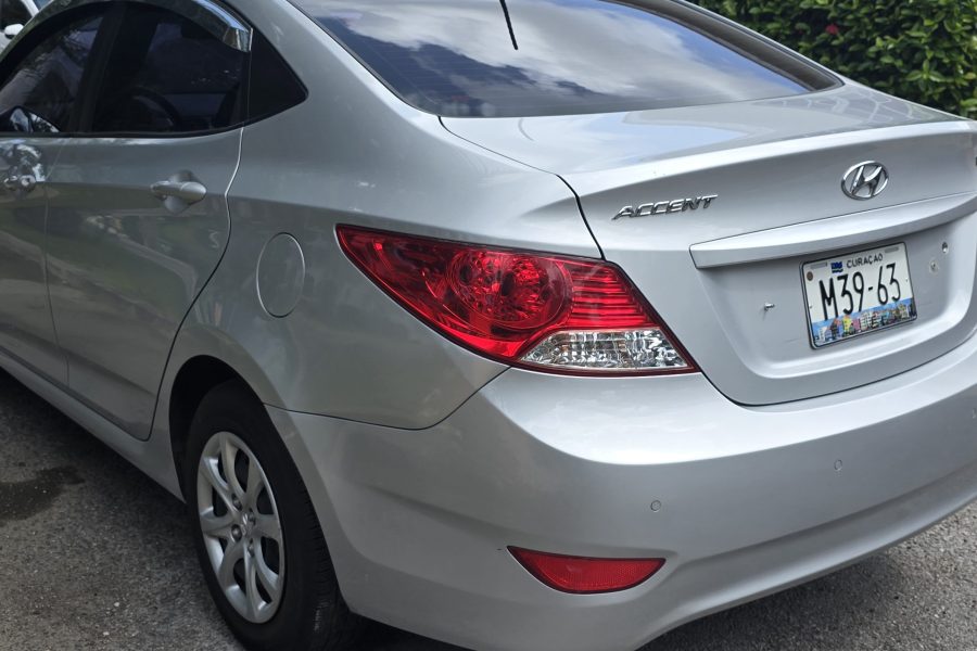 Hyundai Accent M39-63